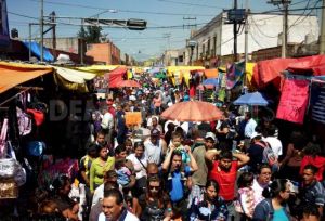 1287291031-operation-to-remove-street-vendors-in-tepito-neighborhood_477060